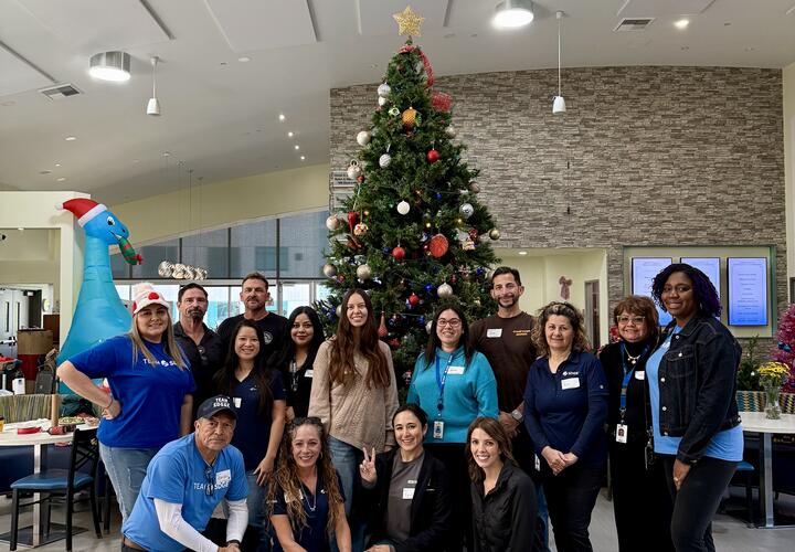 SDG&E employees volunteer during SDGivE holiday campaign
