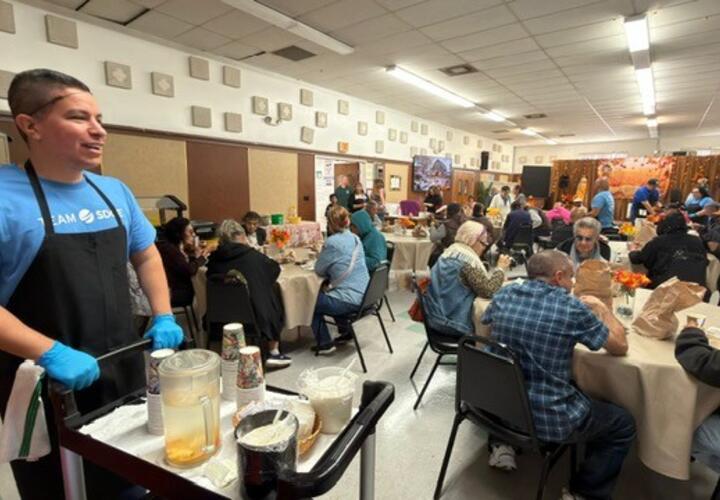 SDG&E employees volunteer during SDGivE holiday campaign