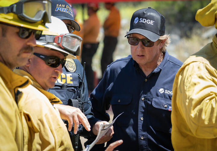 SDGE employee instructs first responders during a training exercise