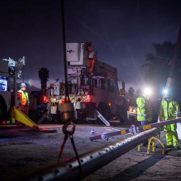 SDG&E crews restoring services